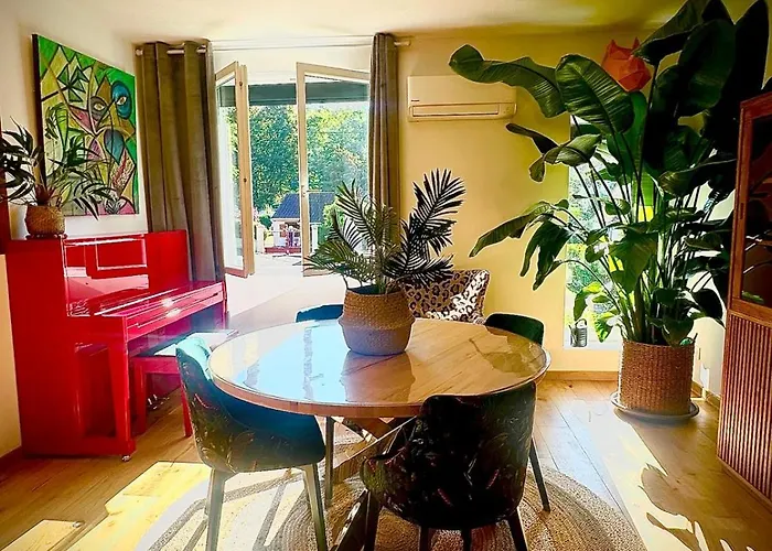 La Parenthese Сарла-ла-Канеда