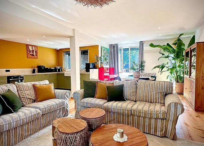 La Parenthese Сарла-ла-Канеда